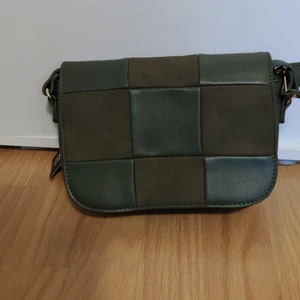 Misako  - En misako kratos MP väska, som är helt ny och även köpt i spanien. Köparen står för frakt. 