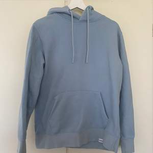 Ljusblå hoodie från pull&bear  Väll använd 