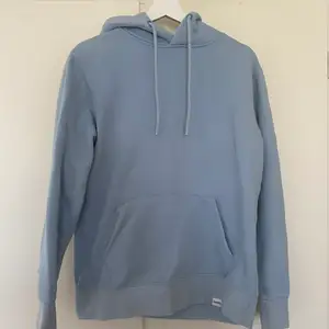 Ljusblå hoodie från pull&bear  Väll använd 