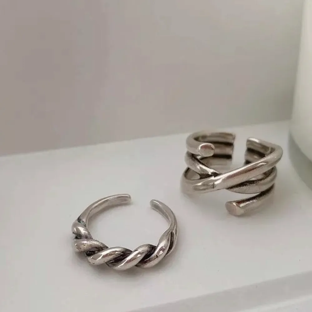 Hejjj jag säljer dessa koreanska silverringar för 95kr var 💕💕  Kontakta ifall ni är intresserade! 💗  Olika sorter • Silver 💍  . Accessoarer.