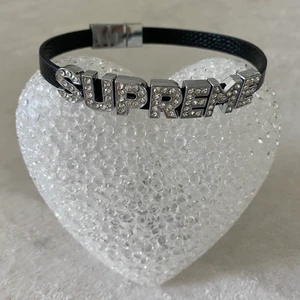 Armband  - Armband  Bokstav med strass  Ca 35-40 cm  Helt ny 