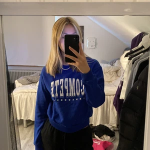 Sweatshirt - Sweatshirt som är helt oanvänd, bara testad. 