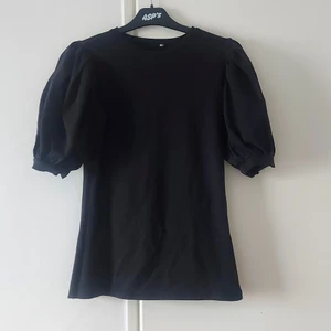 Fin tröja  - Nyskick, köparen betalar för frakten 