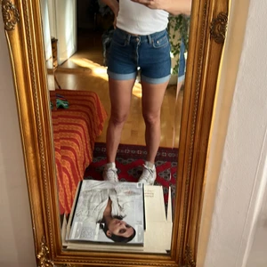 Monki high waisted jeans shorts  - Streatchy jeans shoes. Yeah 