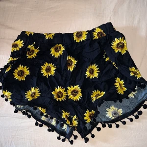 Shorts  - Oanvända, står ingen storlek skulle gissa på s stor xs. 