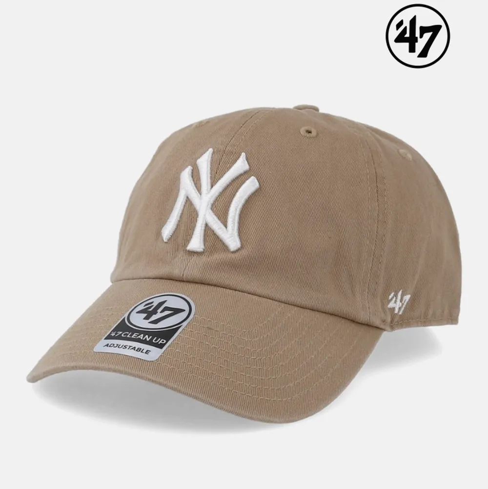 Yankees Tan baseball cap. Slightly used with a slight make up stain in the inside but barely noticeable . Accessoarer.