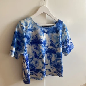 Tröja/topp - Jätte fin topp från bikbok som inte kommit till användning. Köpt för 350kr, säljer för 50kr❣️