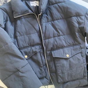 Dunjacka NAKD  - Oversized lite tunnare dunjacka från NA-KD i storlek 34. Använd max 2 gånger.