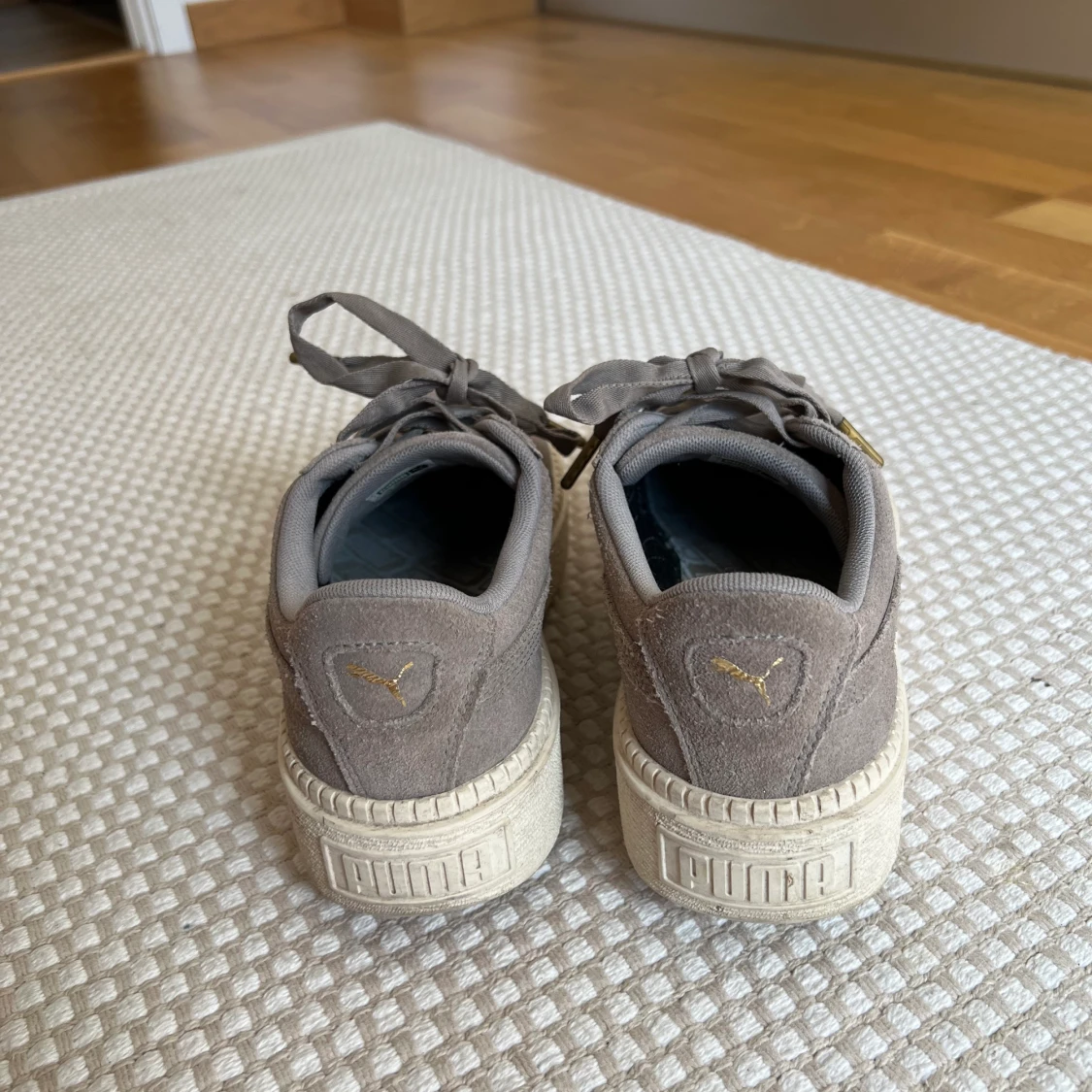 Platåskor i mocka från puma - 91