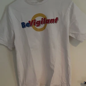 Daily paper t-shirt - Oversize Daily paper tshirt i använt men felfritt skick.