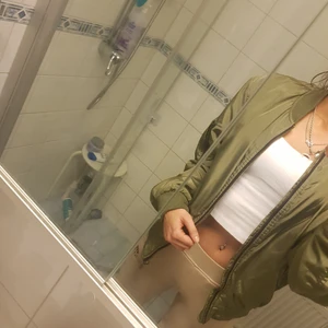 Lager 157 bomber jacka - Säljer min oversised bomberjacka från lager 157 då grön inte riktigt är min färg. Den är välanvänd men i bra skick.