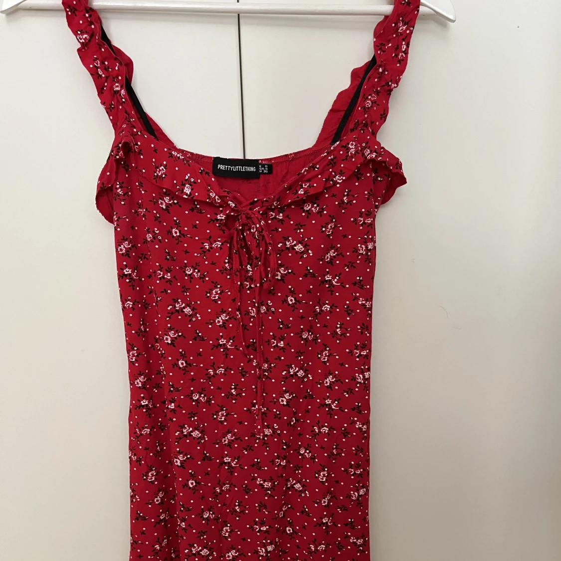 Rödblommig klänning  - 91