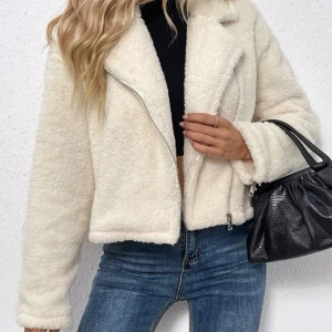 Kofta/jacka - Så fin kofta/jacka skulle Gärna velat ha kvar den men den är förstår och har aldrig använd den