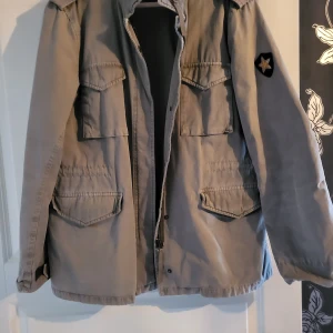 Hunkydory Jacka - Arméjacka, M65. Grön. Mycket fint skick. Nypris 3995