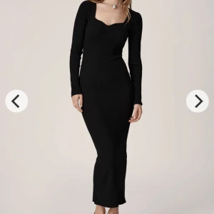 Adoore Roma dress black - Säljer min helt oanvända adoore klänning pga att den inte passar mig i storleken. Köpte den för en vecka sedan för 1395kr säljer för 999kr