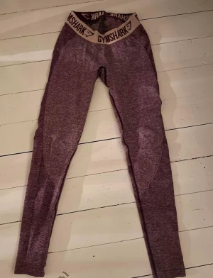 Gymshark - Jätte bekväma snygga thights från gymshark. Väldigt fint skick Används inte längre