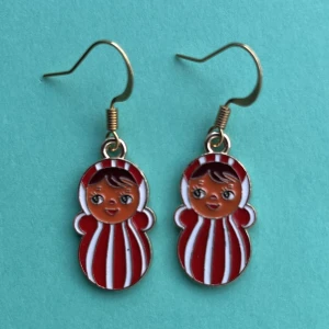 Docka örhängen ❤️ - Nickelfria krokar och fri frakt ❤️