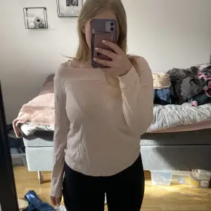 Rosa off shoulder tröja i storleken Xs 