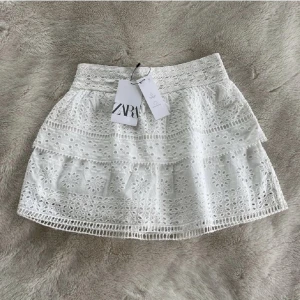 Slutsåld zara kjol - Är i barn st 14 men sitter som en xs/s säljer då den inte kommer till andvändning 