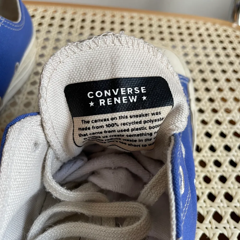 (EJ köp nu) Supersnygga limited edition converse, har knappt använt de så de ser nästan nya ut, skönare än vanliga converse, nypris över 1000 kr ✨ köpare står för frakt. Skor.