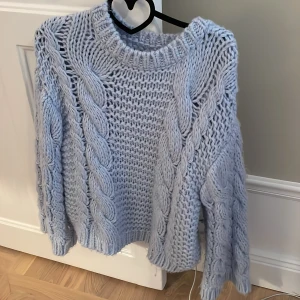 Stickad tröja  - Så mysigt stickad tröja 