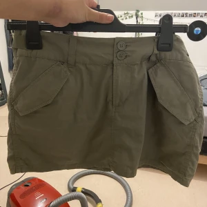 Cargo mini kjol  - Köpte från hm och aldrig använt. Vid snabb affär kan jag sänka priset 