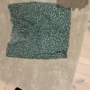 Kjol - En jätte fin kjol men är då lite för stor 