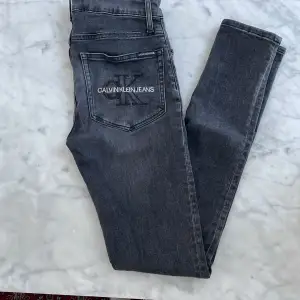 Nyskick Calvin Klein jeans strl 16