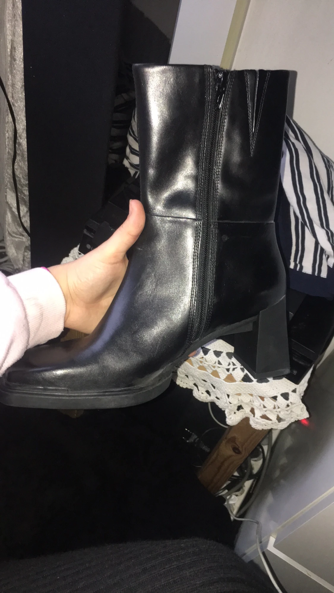 Nästan ett par helt nya skor i storlek 38-39  - 90