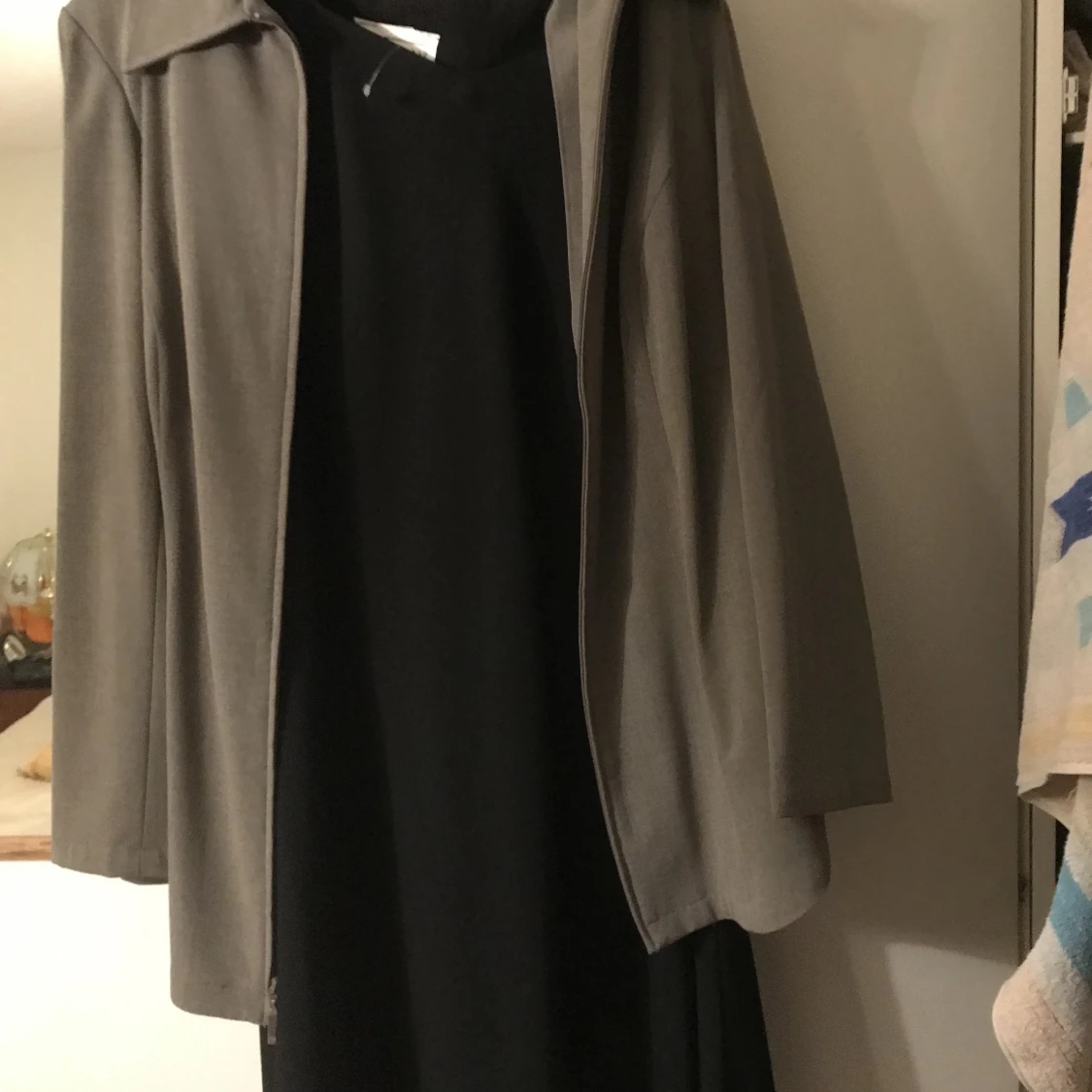 Klänning med passande jacka