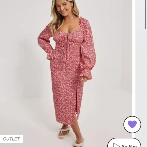 Sommarklänning, nelly - Säljer denna superfina klänningen, kom privat för fler bilder❤️