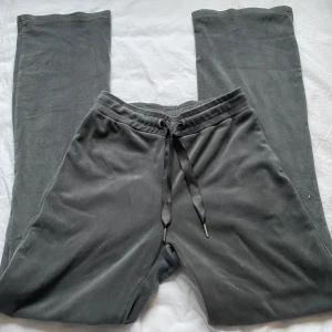 Mjukisbyxor - Säljer dessa sköna byxor ifrån Gina i stl xxs (kan även passa xs). Nypris 249kr💓