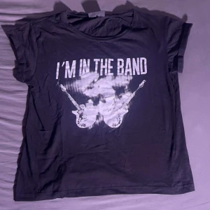 Tshirt med tryck  - Basic tshirt med tryck 