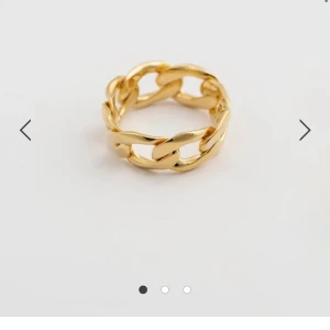 Ring  - Så snygg ring från Syster P, köptes för ca 1 månad sen så i nyskick! Nypris 700