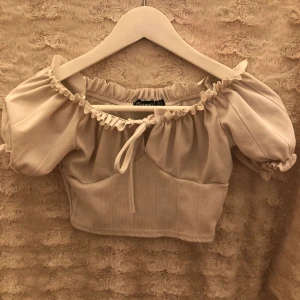 Topp  - Off shoulder topp