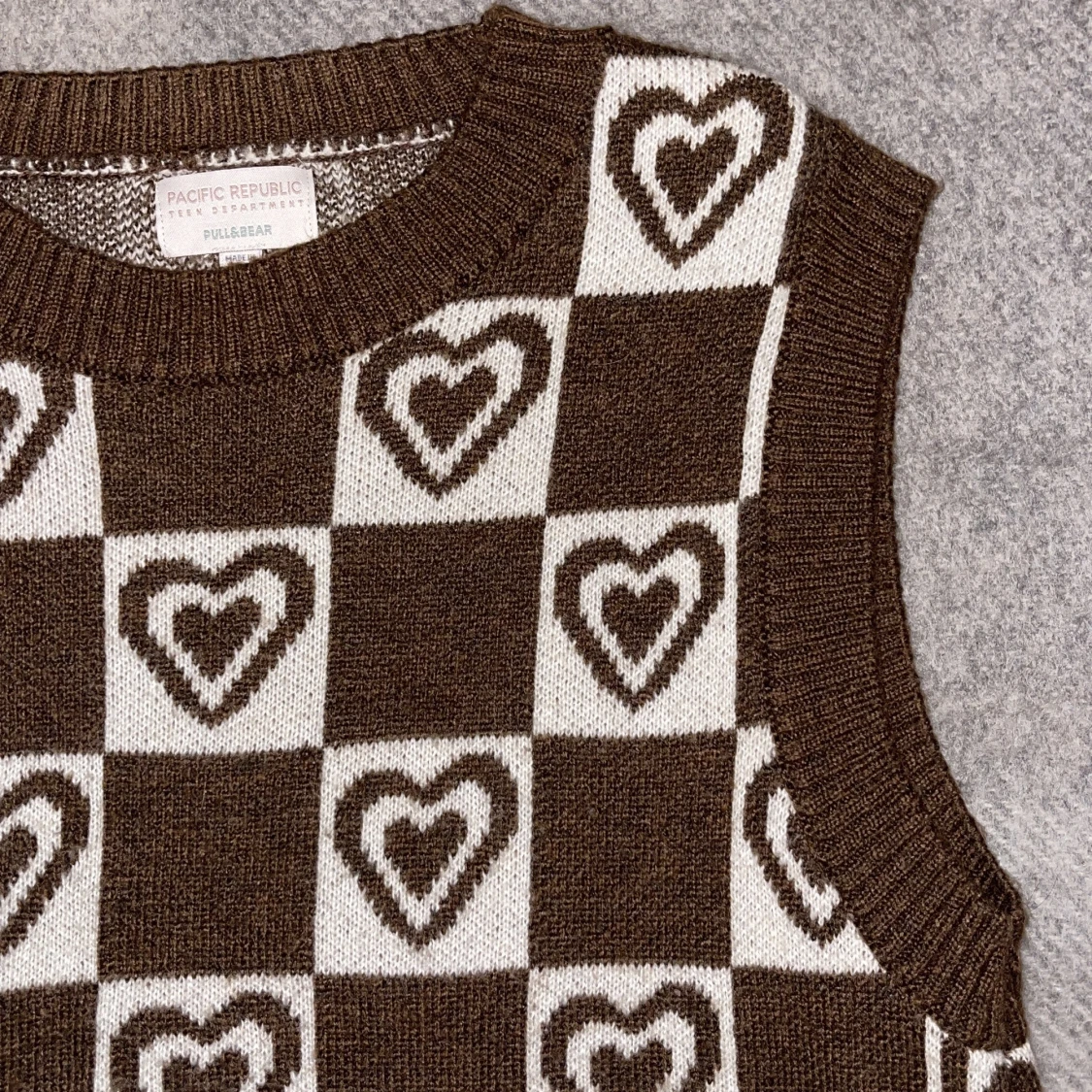 Brown Heart pattern sweater vest - 90