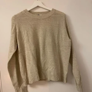 Stickad tröja - Stickad tröja från h&m, storlek M. Kommer inte till användning längre. 