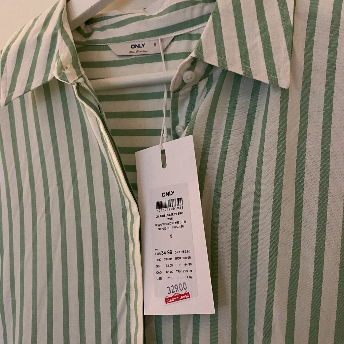 Grönrandig skjorta från only - 90