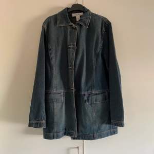 vintage jeans jacka köpt på second hand i usa storlek Small, dma för mått