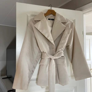 Jacka från Ginatricot  - Köpt för 699 kr, säljer för 200 kr Som ny