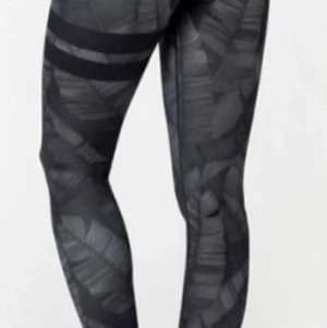 Säljer ett par gammal model av stronger - Säljer jötte fina stronger byxor i en gammal model. Nästan aldrig använda köpte för 800kr och säljer för 150kr (pris kan diskuteras) säljer i st S. 