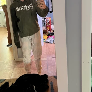 Dirtcült hoodie - Säljer eftersom den aldrig används. Använde några månader detta år köpte runt april. Fint skick💗