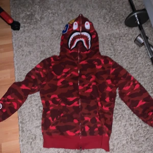 Bape hoodie - Skick: 8,5 Storlek S 