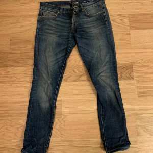 Saint laurent jeans W26 - Passar mig som är 160cm lång. Ca 35cm i midjan. Nypris 3000kr.