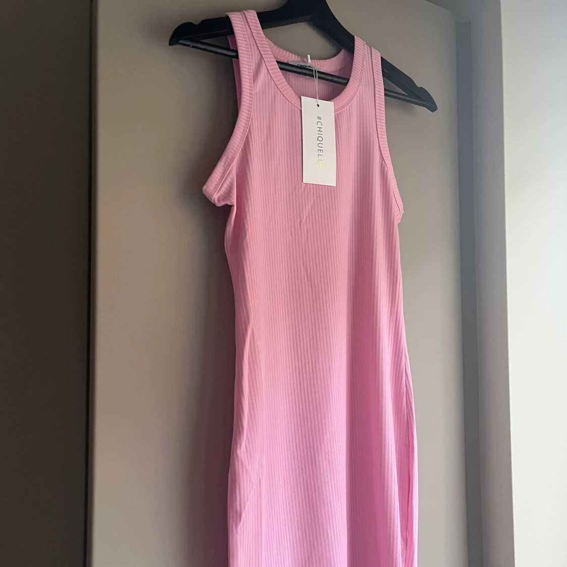 Oanvänd rosa ribbad Klänning Chiquelle  - 91