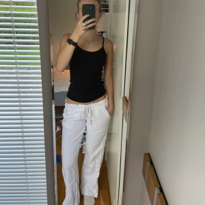 Roxy linnebyxor - Vita linnebyxor från Roxy idol endast använts 2 gånger. 