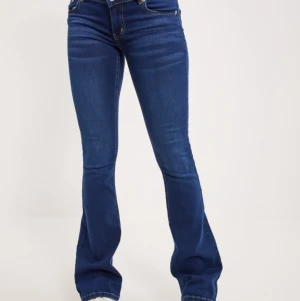 Jeans - Jag har köpt gina tricot utsvängda jeans men de är lite små 