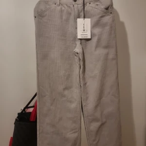 Lågmid byxor -  tygbyxor, nya, mid rise, wide leg