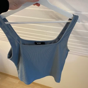 Turkost ish linme - Ribbat linne från bikbok i en supersnygg färg i storlek S