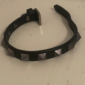 Valentino armband - Bra skick. Nypris: 2200kr